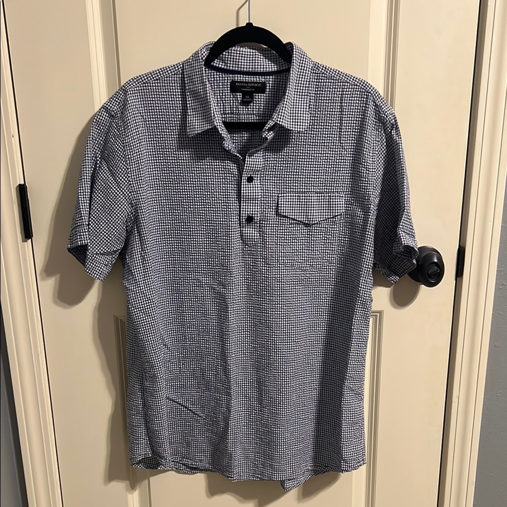 Banana Republic Black and White Casual Button Down Shirt